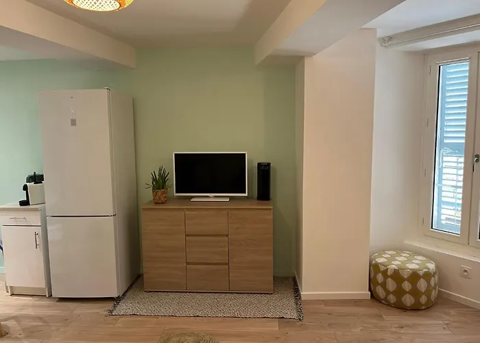 Studio 30m2 Rue piétonne Coeur de Hyères