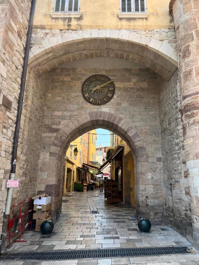 -rue Pietonne Climatisation Lit 160 Equipe - Sabrina Hyeres